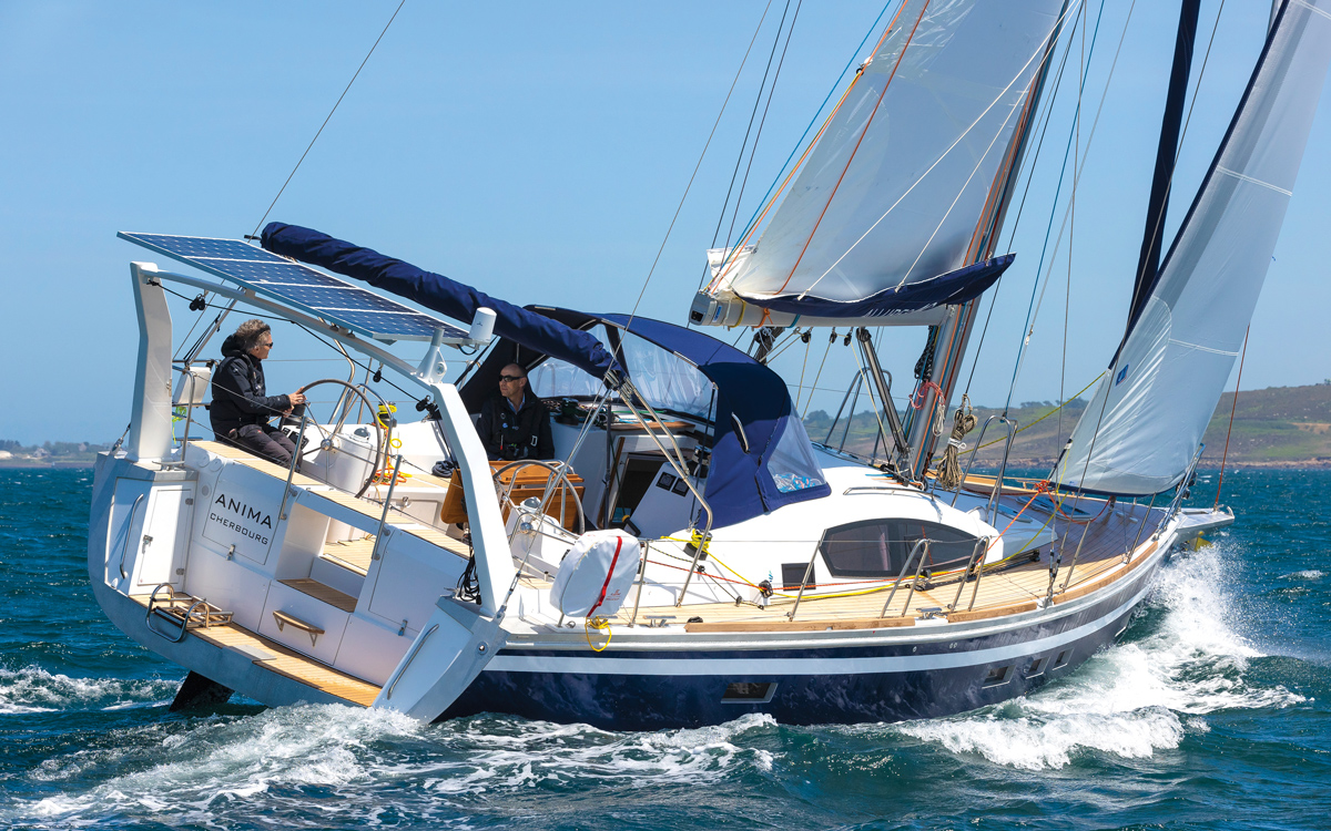 allures-409-yacht-review-boat-test-aft-running-shot-credit-Jerome-Houyvet