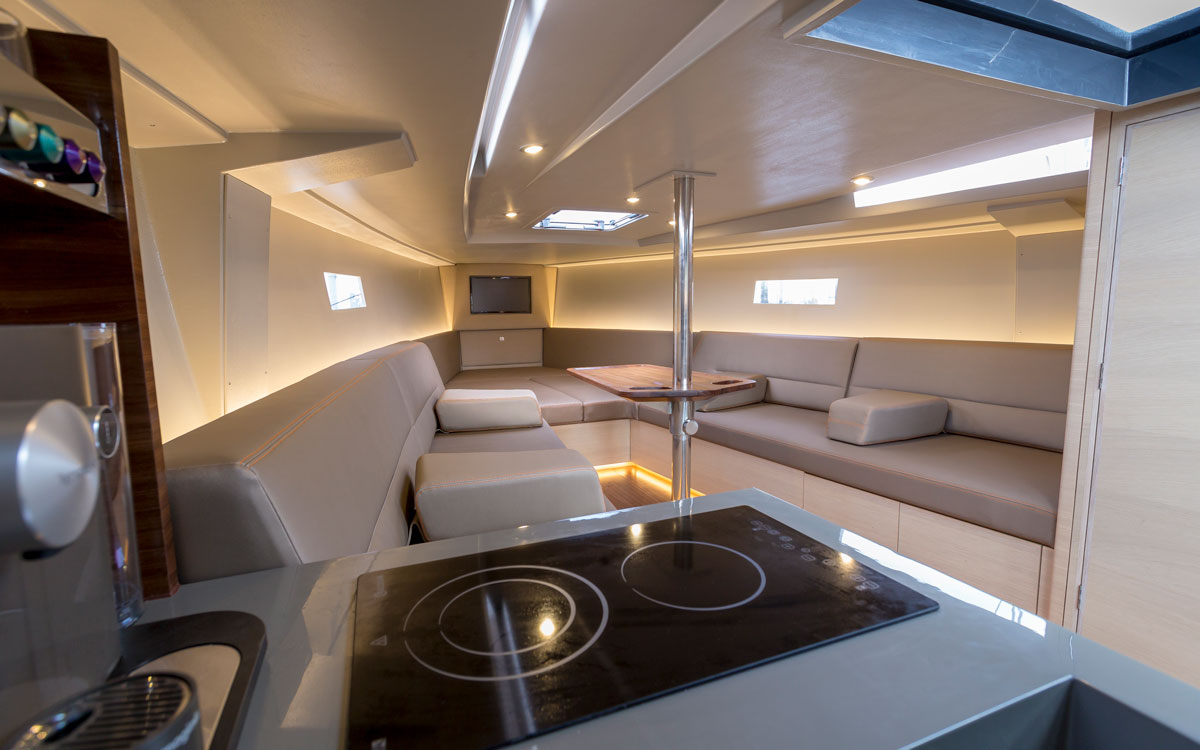 Saffier-SE37-lounge-boat-test-interior-credit-bertel-kolthof