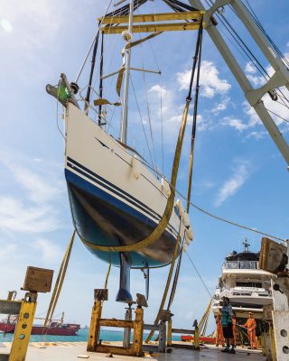 yacht-shipping-cradle-lowering-credit-tor-johnson