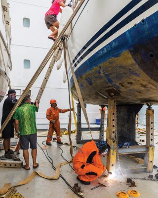 yacht-shipping-cradle-welding-credit-tor-johnson