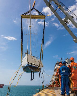 yacht-shipping-loading-credit-tor-johnson