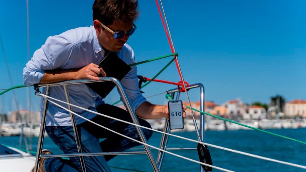 Forestay load cell info relayed to a phone app