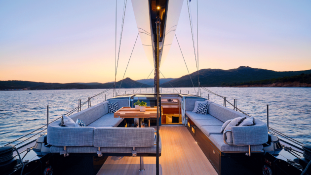 A winter package also fully encloses the aft helm area